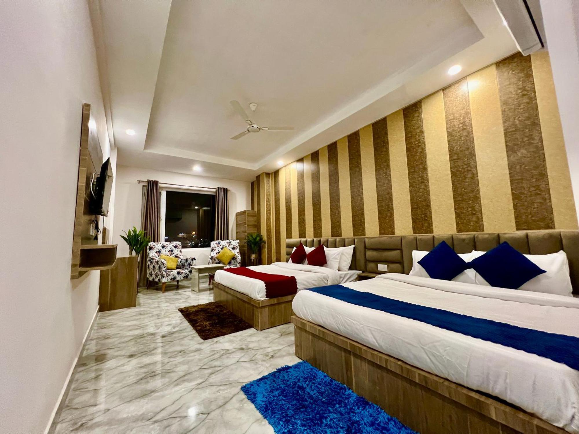 Hotel Laa Meridian - Heart Of Haridwār Buitenkant foto